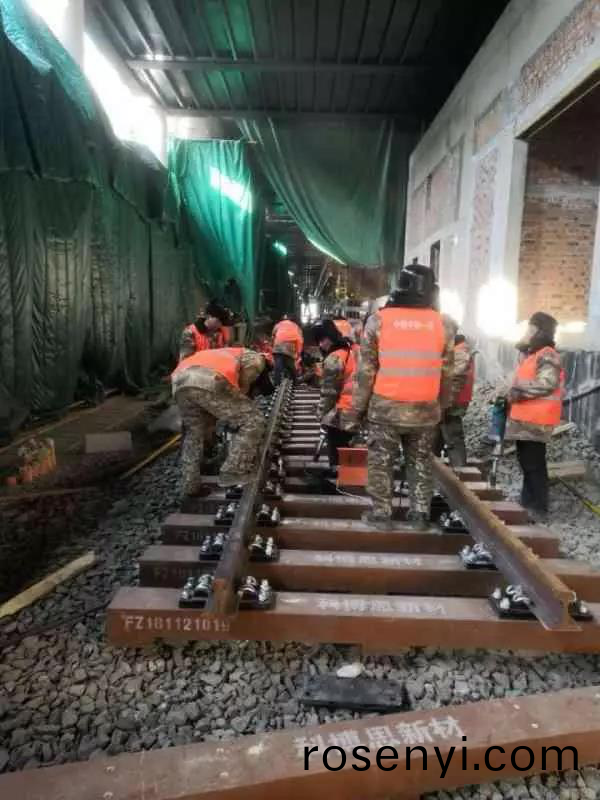 今日頭條、北京日報：13號線清河站撥線工程倒計時，京城地鐵首  次舖上樹(shu)脂軌枕